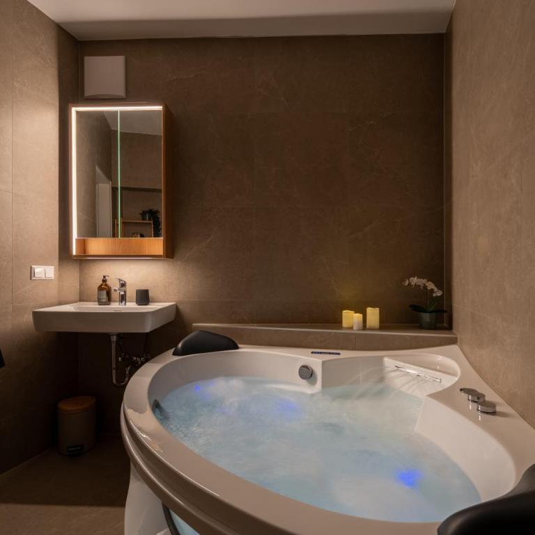 Wellness Altstadt Suite - Sauna, Whirlpool & Free Parking by HERO HOMES Graz - Apartment mit 1 Schlafzimmer - 8