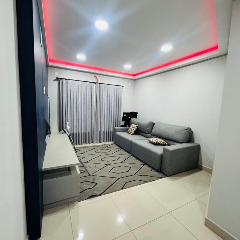 Lujosa casa en pleno centro de encarnación - Casa de 5 dormitorios - 20