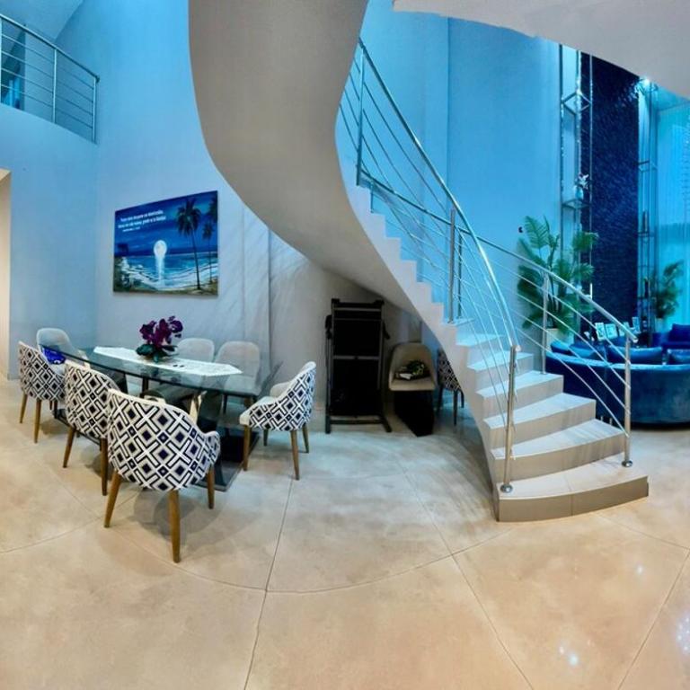 Lujosa casa en pleno centro de encarnación - Casa de 5 dormitorios - 31