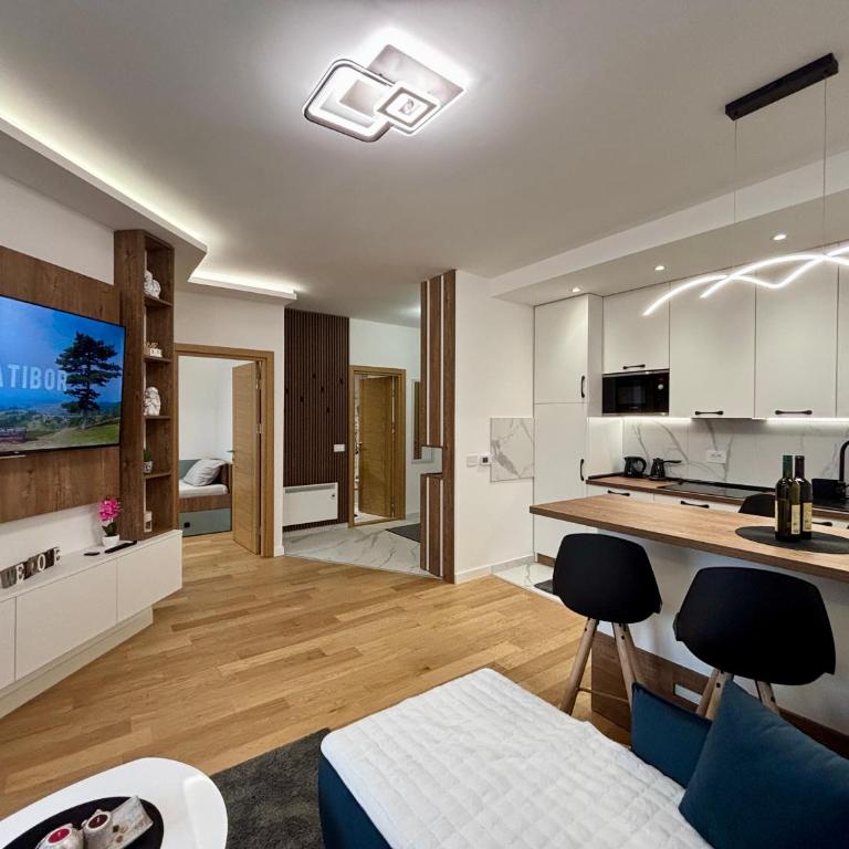 Mount Inn Desetka - Two-Bedroom Deluxe Apartment - 1