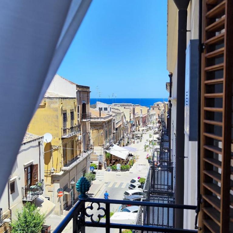 Disíu Apartment con jacuzzi in pieno centro - Two-Bedroom Apartment with Sea View - 18