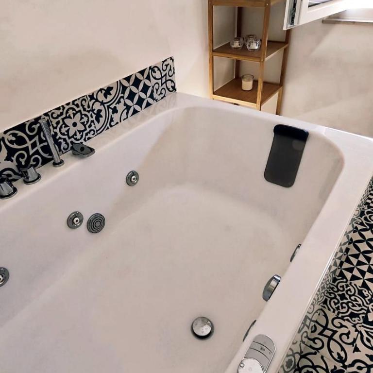 Disíu Apartment con jacuzzi in pieno centro - Two-Bedroom Apartment with Sea View - 39