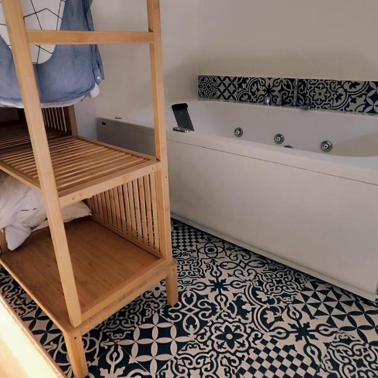 Disíu Apartment con jacuzzi in pieno centro - Two-Bedroom Apartment with Sea View - 43