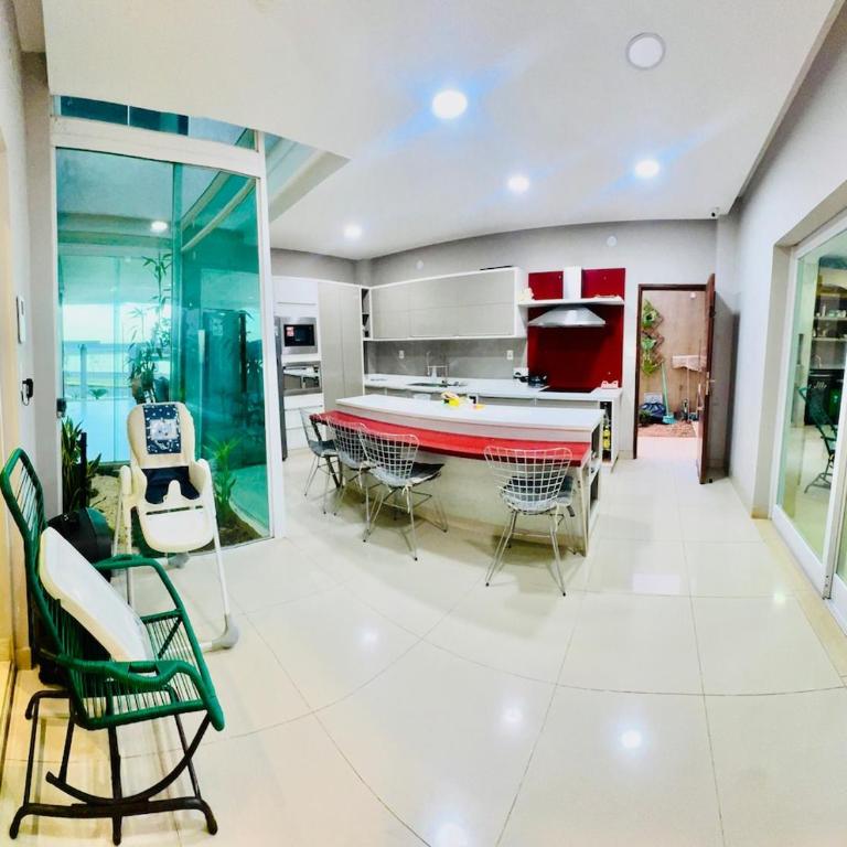 Lujosa casa en pleno centro de encarnación - Casa de 5 dormitorios - 4