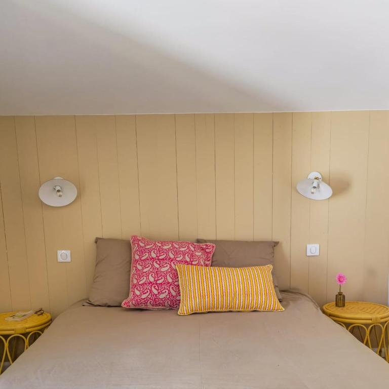 Feet in the water, 100 m from the city center - Three-Bedroom House - 13