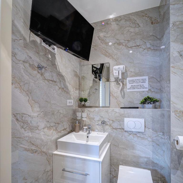 Jacuzzi Spa King Apartments FREE PARKING - One-Bedroom Apartment - 3