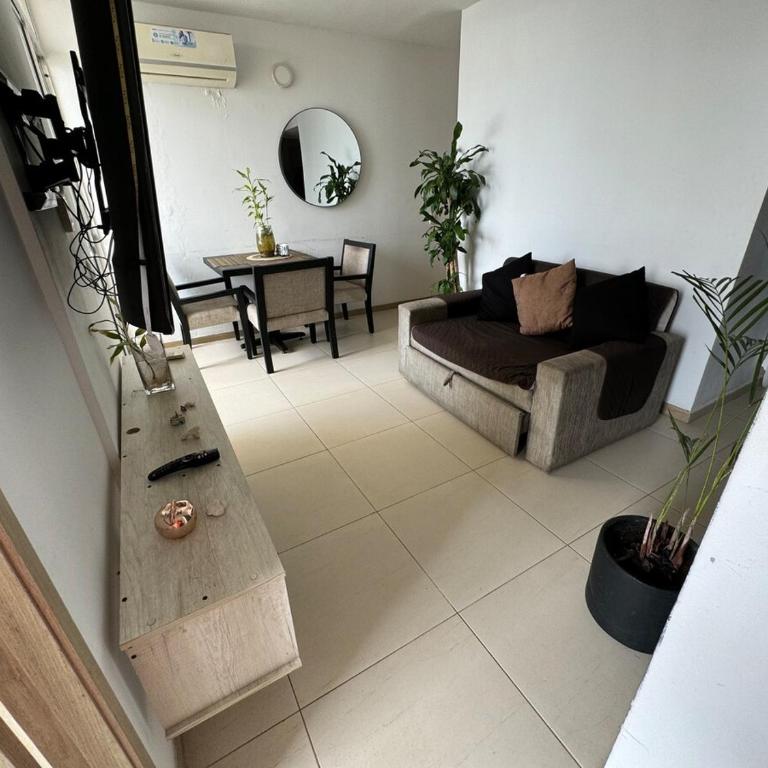Apto con vista al mar y cerca a todo en Cartagena - Three-Bedroom Apartment - 26