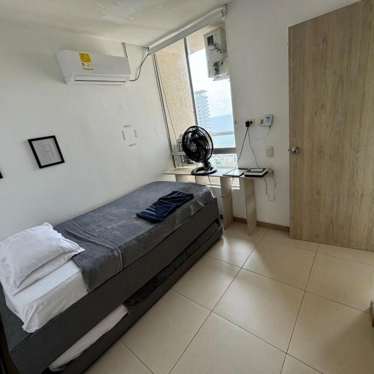 Apto con vista al mar y cerca a todo en Cartagena - Three-Bedroom Apartment - 33