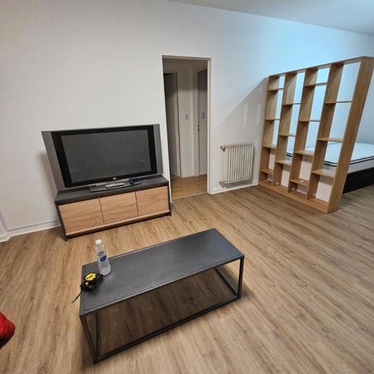 Departamento 2 amb para 5 personas cochera a 1 cuadra se abona aparte - Apartamento de 1 dormitorio - 10