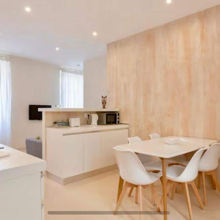 3 ROOMS - DOWNTOWN CANNES - 2 MIN FROM PALAIS Festivals - Apartment mit 2 Schlafzimmern - 3