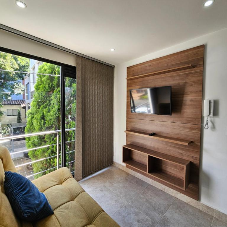 Medellín te Espera Modern & Central Apartment for Travelers - One-Bedroom Apartment - 1