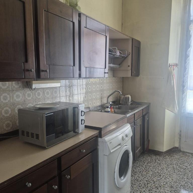 Appartamento completo o Camere private, Lecco Centro vicino alla stazione e al lago - Appartamento Premium con 3 Camere da Letto e Balcone - 9