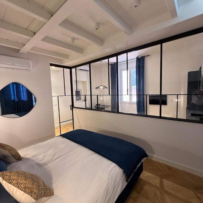 Riviera Luxe Glam - One-Bedroom Apartment - 7