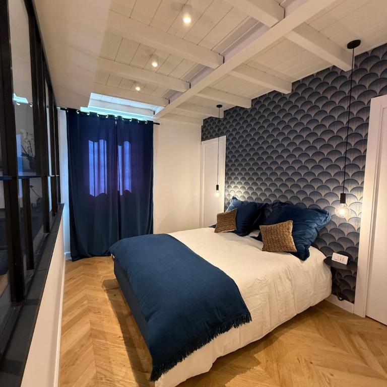 Riviera Luxe Glam - One-Bedroom Apartment - 12