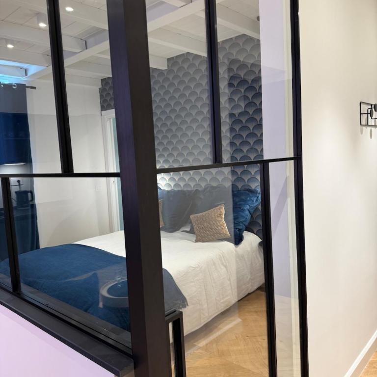 Riviera Luxe Glam - One-Bedroom Apartment - 13
