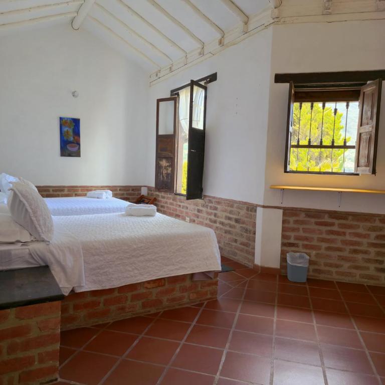Hotel Montelux - Standard Family Room - 12