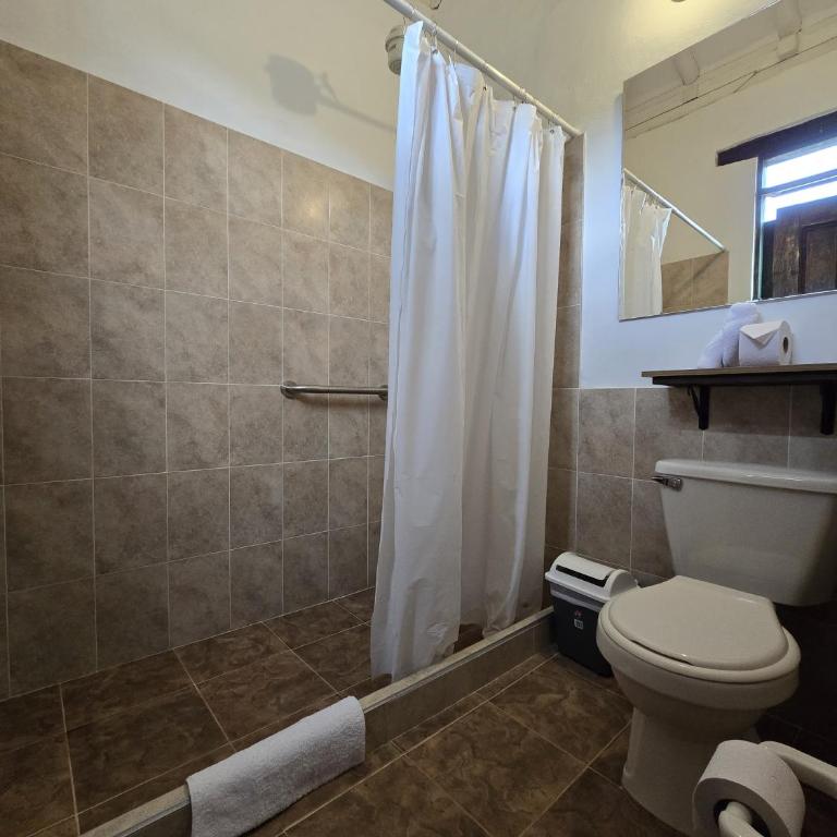 Hotel Montelux - Standard Family Room - 10