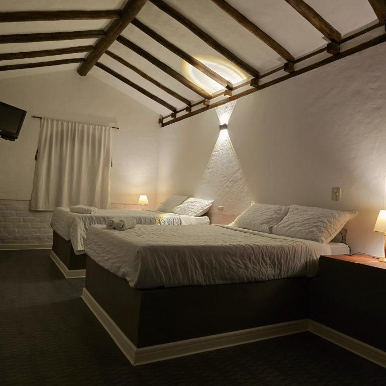 Hotel Montelux - Standard Family Room - 13
