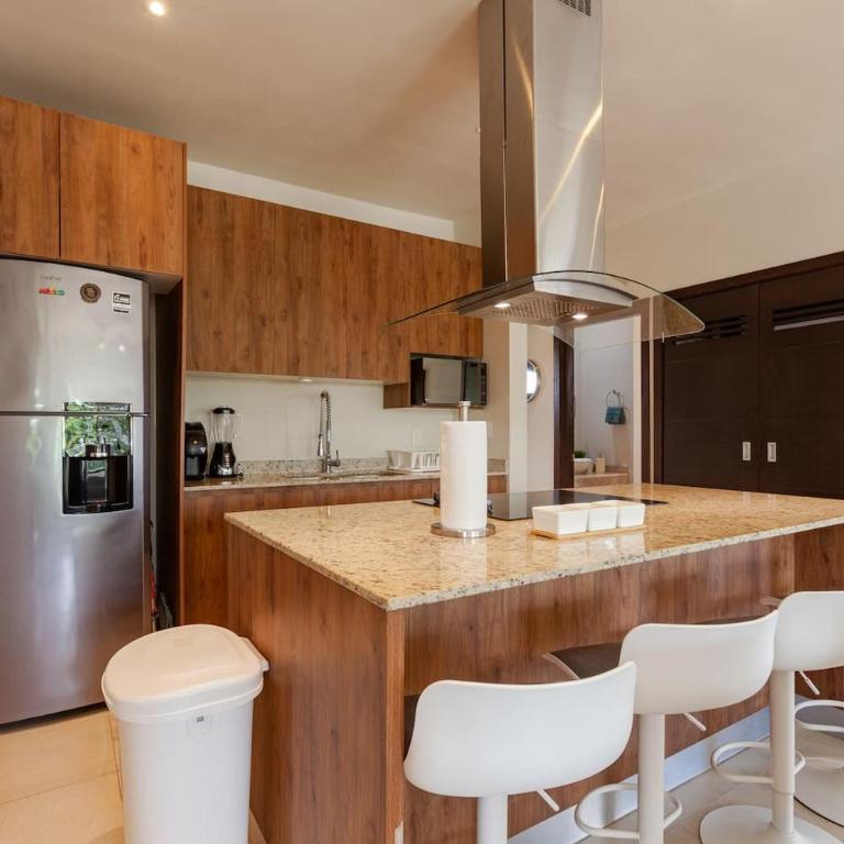 FamilyFriendly10min to BeachWIFI200MB6PoolsGym - Three-Bedroom Apartment - 25