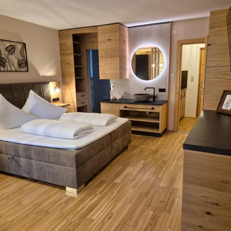 Adler Hotel-Pension - Familienzimmer mit Balkon - 1
