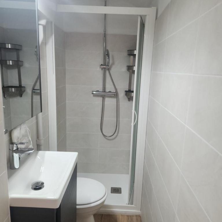 Rue du Vieux Château - Beau F2 avec Vue Mer Exceptionnelle - Refait a neuf - Appartement - Vue sur Mer - 12