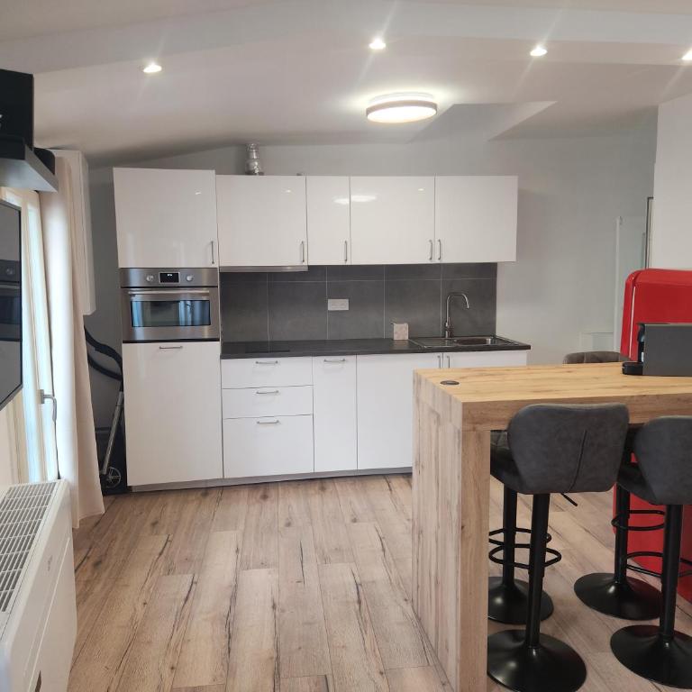 Rue du Vieux Château - Beau F2 avec Vue Mer Exceptionnelle - Refait a neuf - Appartement - Vue sur Mer - 3