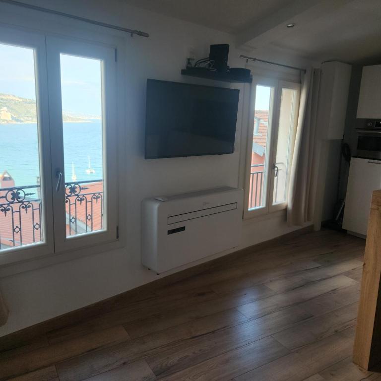Rue du Vieux Château - Beau F2 avec Vue Mer Exceptionnelle - Refait a neuf - Appartement - Vue sur Mer - 16