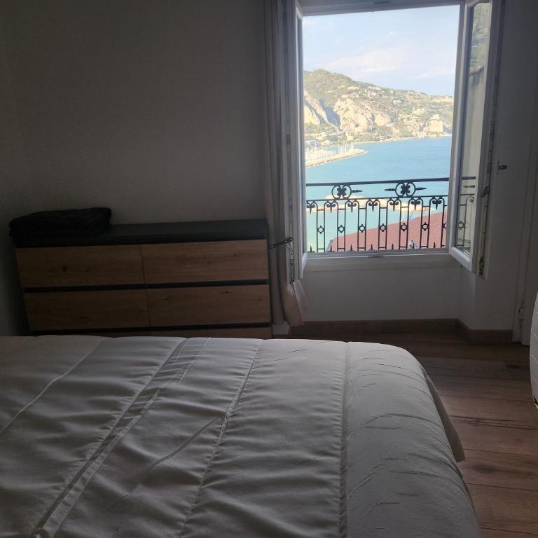Rue du Vieux Château - Beau F2 avec Vue Mer Exceptionnelle - Refait a neuf - Appartement - Vue sur Mer - 11