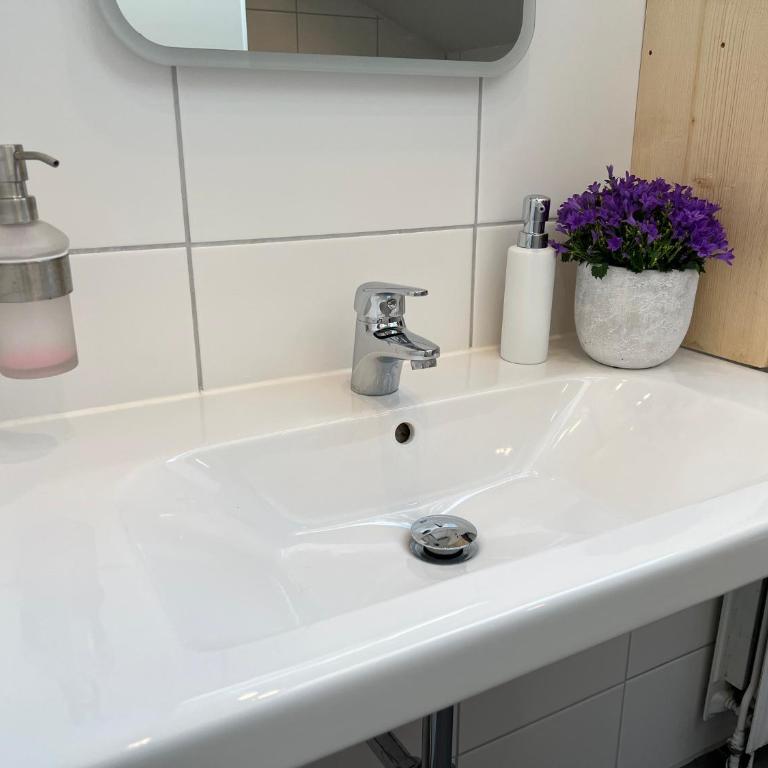Leos Bergwelt - Doppelzimmer mit Gemeinschaftsbad - 9