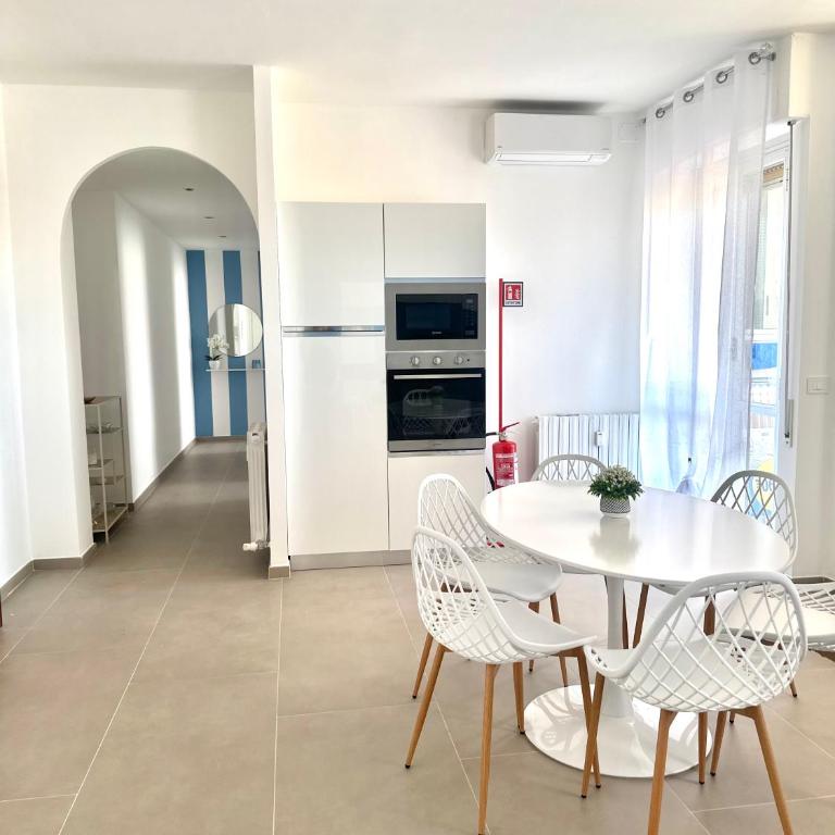 Paradise House - Two-Bedroom Apartment - 11