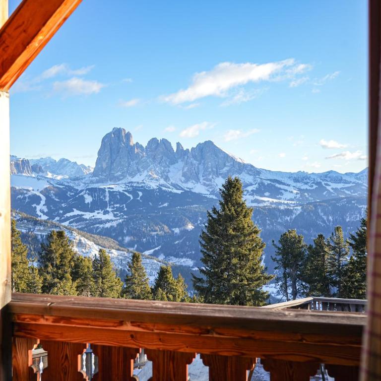 Chalet Resciesa Ortisei - Camera Matrimoniale con Vista Montagna - 1