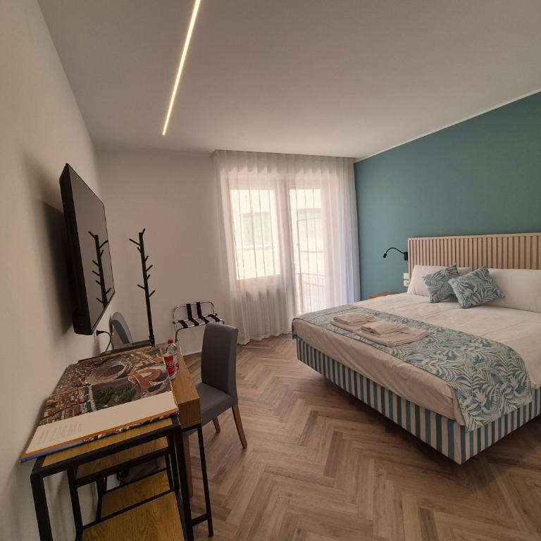 3 Amici all'Arena - Deluxe Double Room with Balcony - 5
