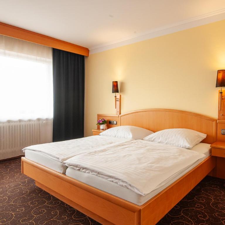 LuCA Hotel - Doppelzimmer mit Balkon - 8