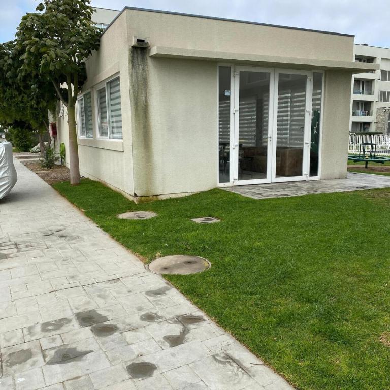 Alojamiento en puertas del mar a dos cuadras de la playa - Three-Bedroom Apartment - 4