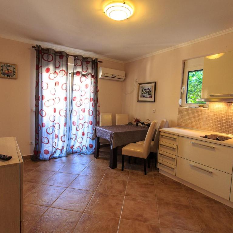 Yu&li Rose Apartments Adriatic - Deluks Apartman s 1 Spavaćom Sobom i Pogledom na Vrt - 4