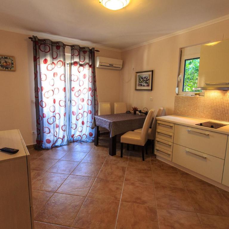 Yu&li Rose Apartments Adriatic - Deluks Apartman s 1 Spavaćom Sobom i Pogledom na Vrt - 5