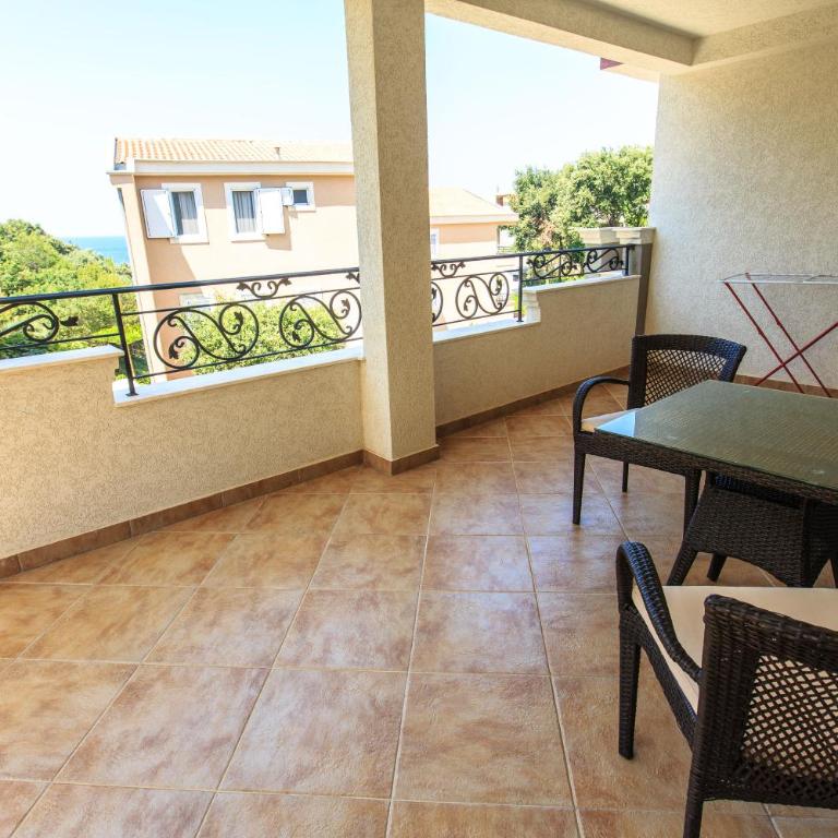 Yu&li Rose Apartments Adriatic - Deluxe One-Bedroom Apartment with Harbour View - 2