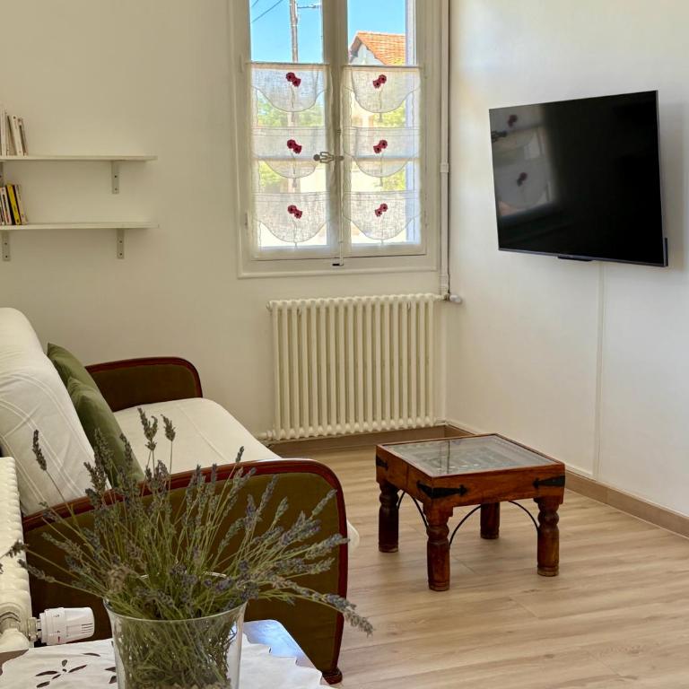 Un air de Marseille - Three-Bedroom Apartment - 26