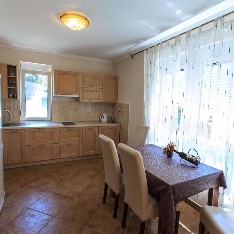 Yu&li Rose Apartments Adriatic - Deluxe One-Bedroom Apartment with Harbour View - 5