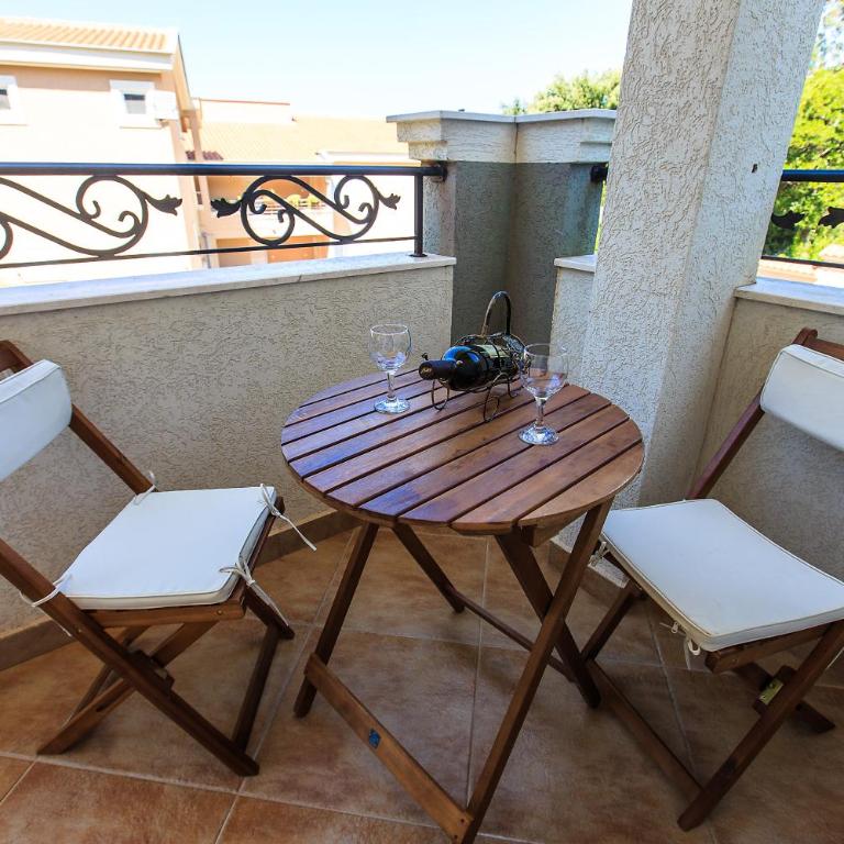 Yu&li Rose Apartments Adriatic - Deluks Apartman s 1 Spavaćom Sobom i Pogledom na Vrt - 7