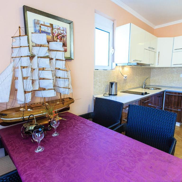 Yu&li Rose Apartments Adriatic - Deluks Apartman s 1 Spavaćom Sobom i Pogledom na Vrt - 9