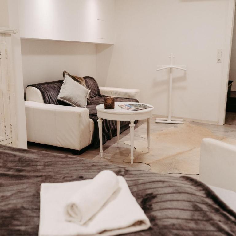 Chalet Austria, famous ski areas around us, 15 min to salzburg city, direct mountain view, up to 10 people - Chalet - 56
