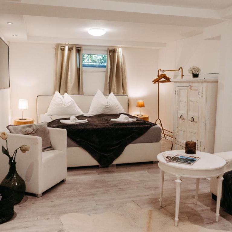 Chalet Austria, famous ski areas around us, 15 min to salzburg city, direct mountain view, up to 10 people - Chalet - 24