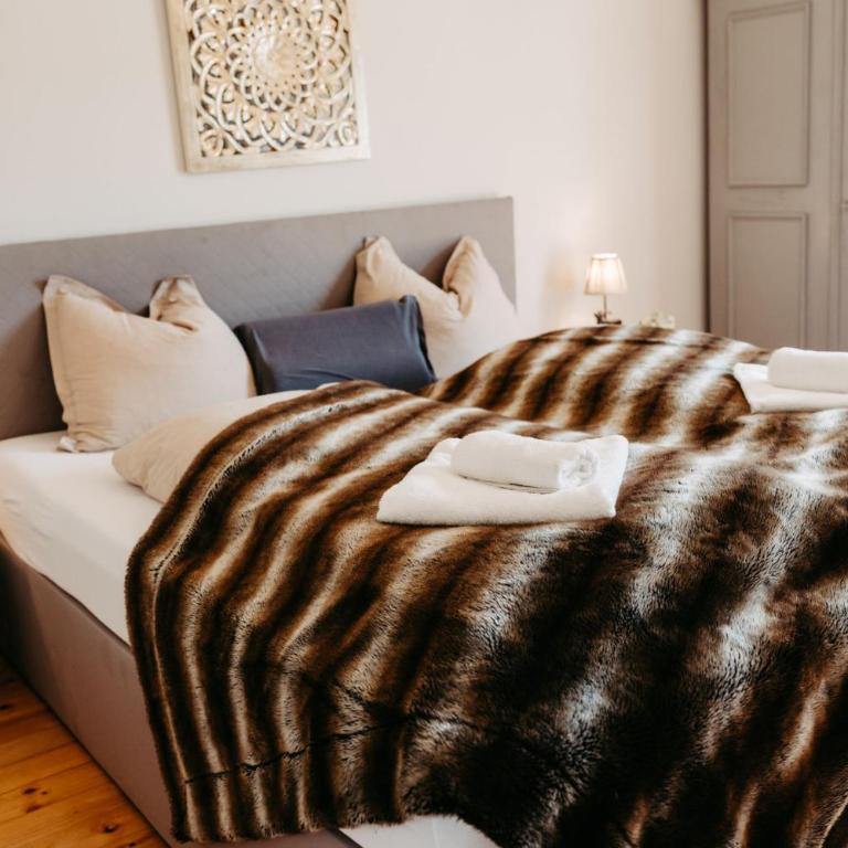 Chalet Austria, famous ski areas around us, 15 min to salzburg city, direct mountain view, up to 10 people - Chalet - 43
