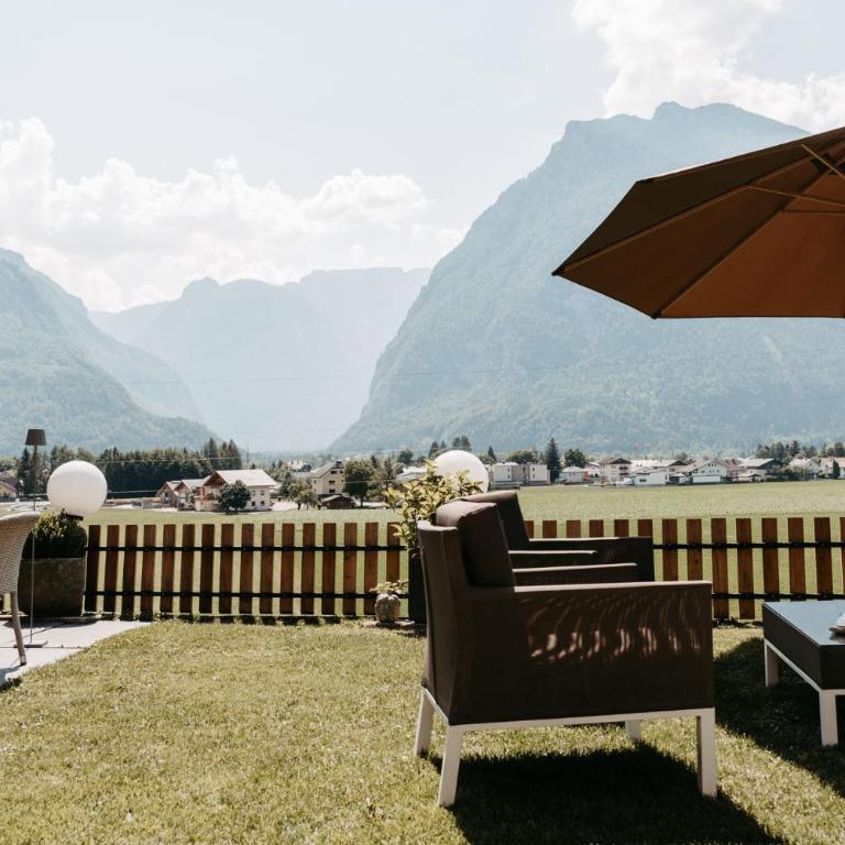 Chalet Austria, famous ski areas around us, 15 min to salzburg city, direct mountain view, up to 10 people - Chalet - 63