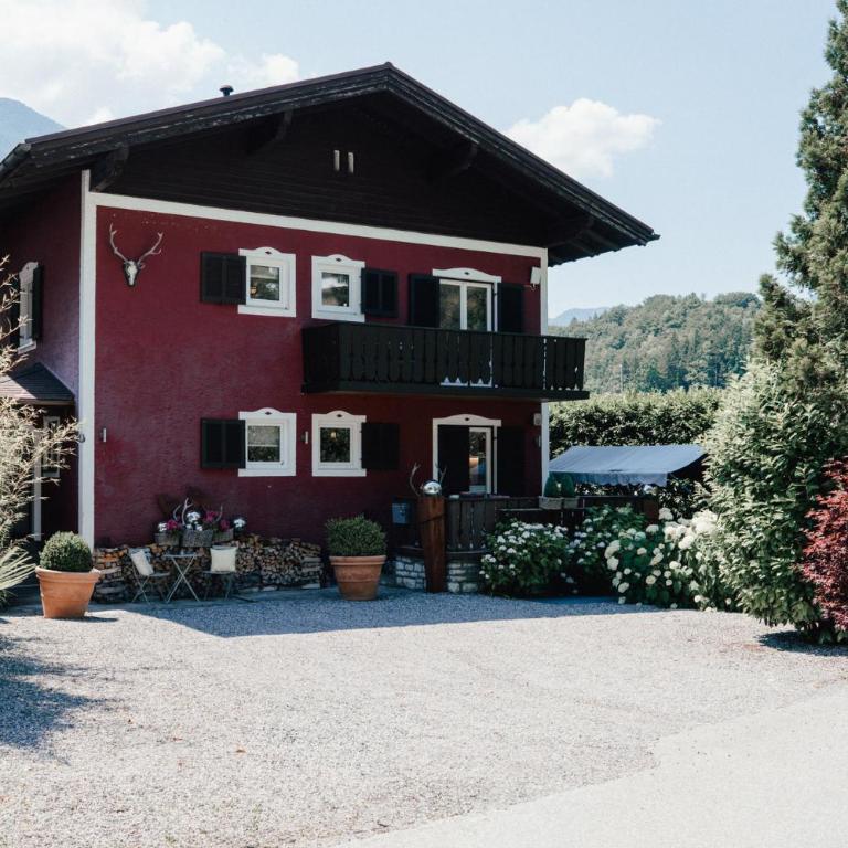 Chalet Austria, famous ski areas around us, 15 min to salzburg city, direct mountain view, up to 10 people - Chalet - 1