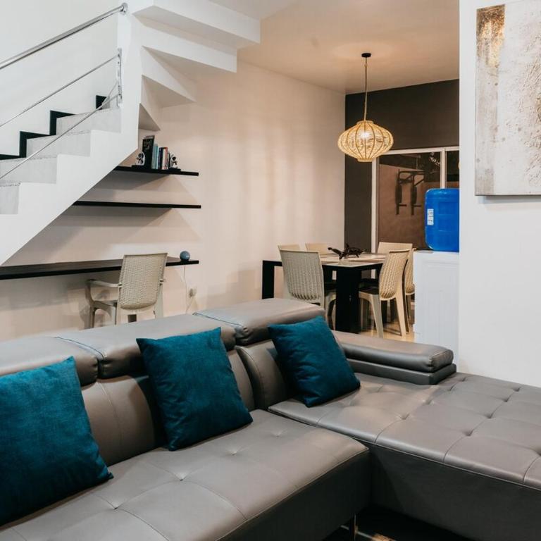 Great Blue Heron Modern Apartment - Apartment - Split Level - 1