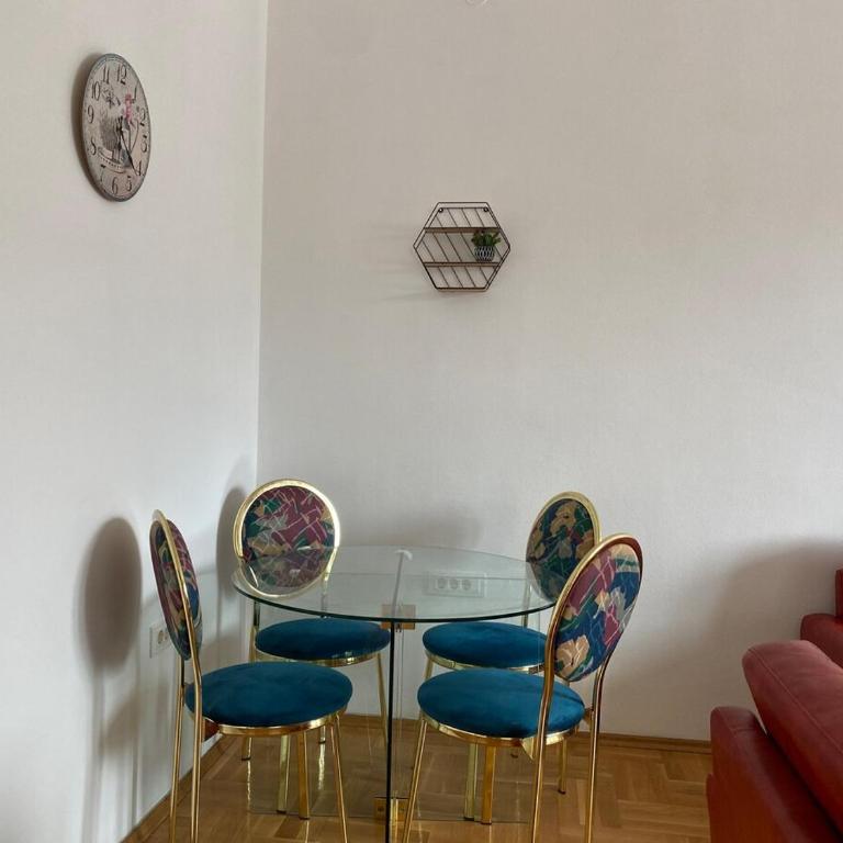 Heart of the city big 1BR on Independence square - One-Bedroom Apartment - 8