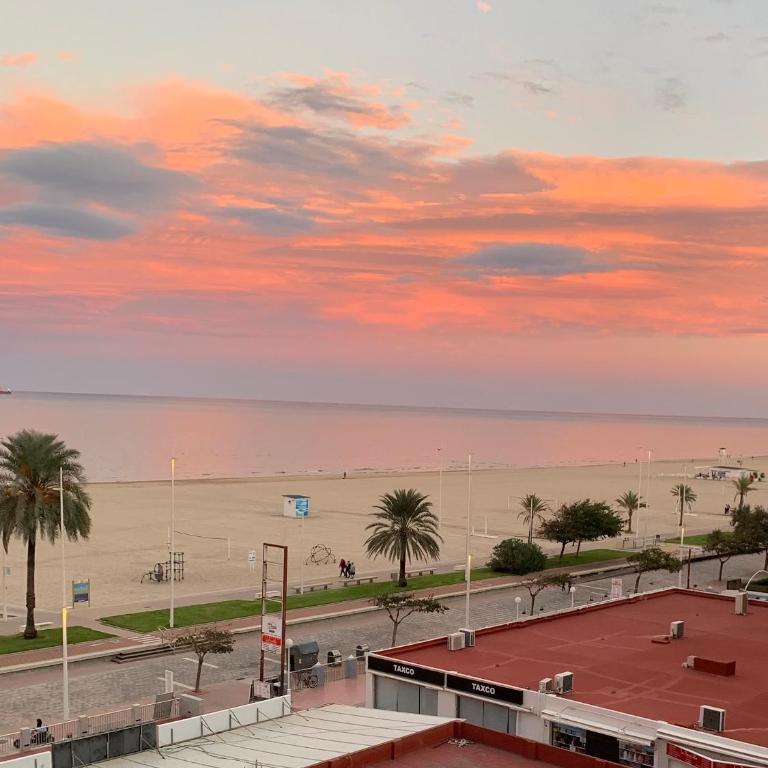 PRIMERA LINEA DE PLAYA con garaje - Apartamento de 2 dormitorios con balcón y vistas al mar - 2