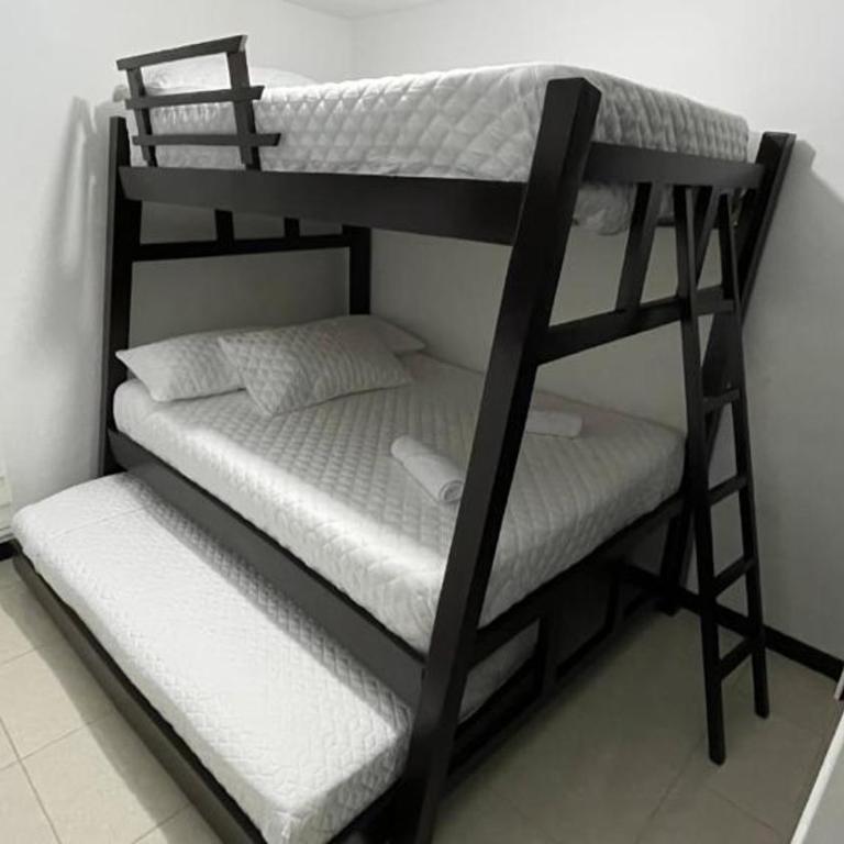 Espectaculares Aptos Amoblados proximo al Parque del Cafe - Two-Bedroom Apartment - 17